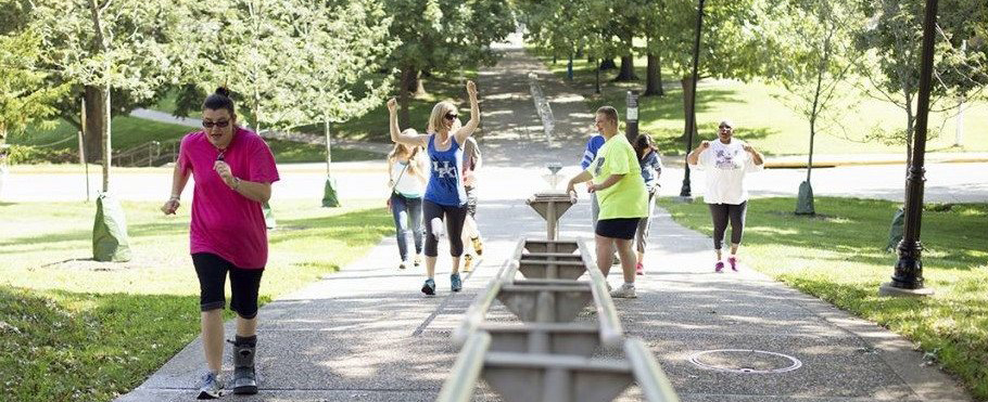 HDI 5k image - people out walking on campus